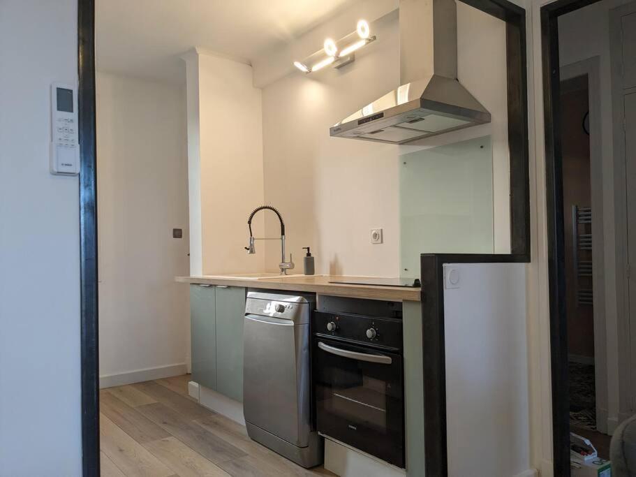Appartment - Vue Imprenable Sur La Cite Medievale - Parking Gratuit - Climatise Carcassonne Exterior photo
